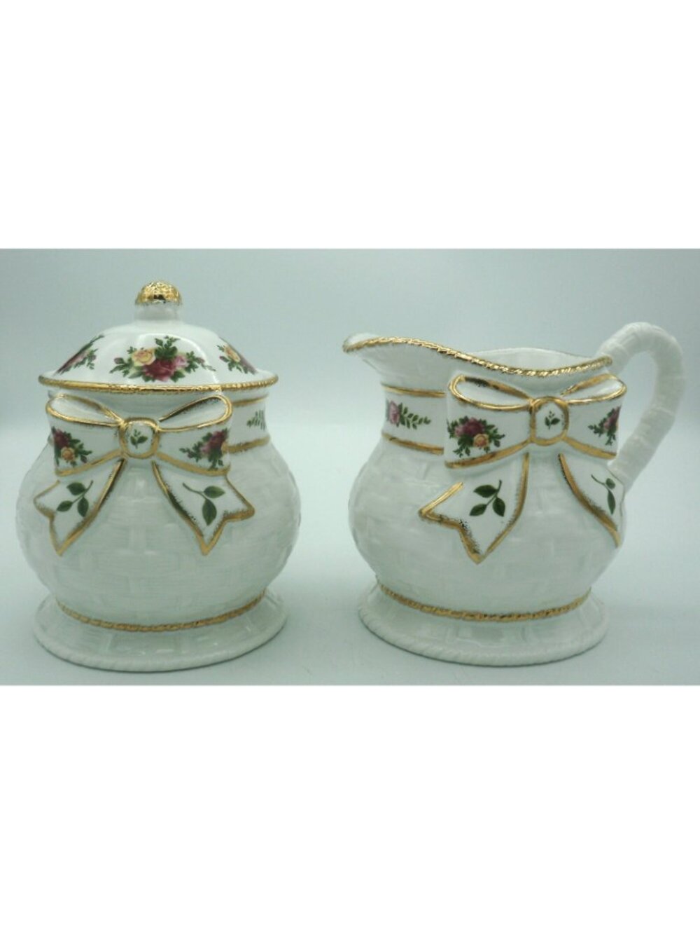 Royal Albert Christmas Old Country Rose Basket Weave 5 piece Tea Set - Picture 11 of 16